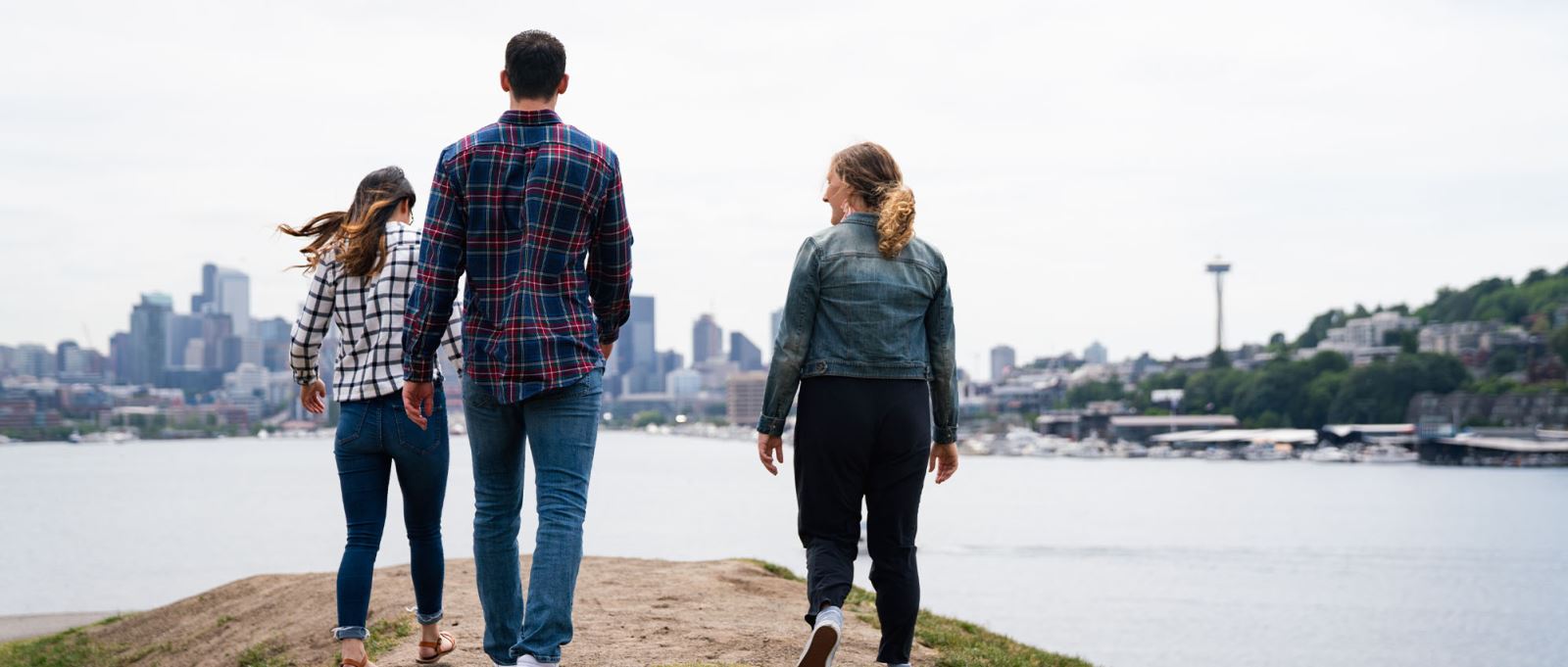 Students walking through Gasworks park in Seattle